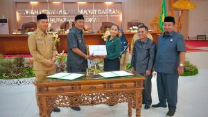 Syah Afandin Sampaikan Ranperda APBD Langkat 2024 di Paripurna