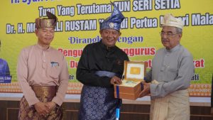 Syah Afandin Terima Anugerah Temenggong Tun Hassan