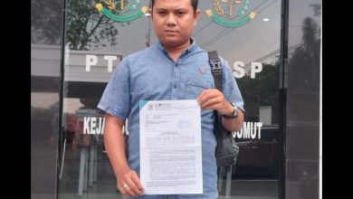 Photo of Diduga Persulit Proses Perlengkapan Berkas, Jaksa Kejari Medan Dilaporkan Keasisten Pengawasan Kejaksaan Tinggi Sumatera Utara