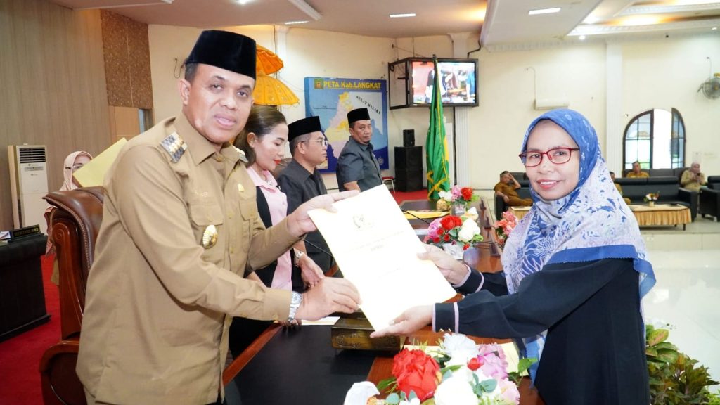 Faisal Hasrimy Sampaikan LKPJ 2023 di Paripurna DPRD.