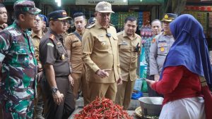 Jelang Idul Fitri Pj Bupati Langkat Sidak Pasar, Bulog Dan SPBU