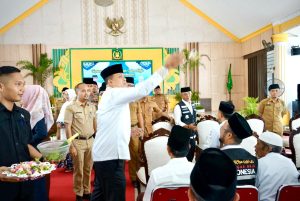 Faisal Hasrimy Tepung Tawari Keberangkatan Calon Jama’ah Haji di Langkat 