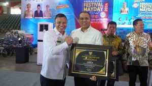 Pj Bupati Langkat Terima Paritrana Award 2024 