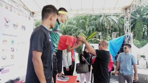 Pj Bupati Langkat Serahkan Hadiah Lomba Lari di Kegiatan BLOT 2024