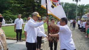 Sekda Amril Lepas 101 Kontingen Pesparawi di Ajang Provinsi
