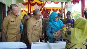 Pj Bupati Langkat dan Ketua TP PKK Sumut Pantau Pemberian Makan Gratis Siswa