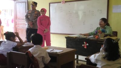 Langkah Nyata Mendukung Pendidikan, Kapolres Langkat Berikan Bantuan Sosialke Siswa SD