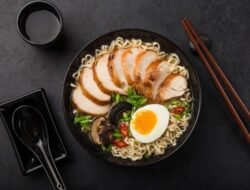 Eksplorasi Cita Rasa Jepang: Panduan Memilih Menu Makanan Ramen yang Sempurna